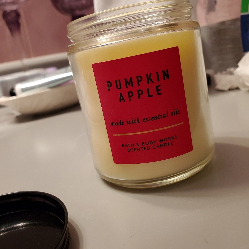 🍁🍂Bath & Body Works Single Wick Candle🍁🍂( Pumpkin Apple ) - Picture 2 of 5